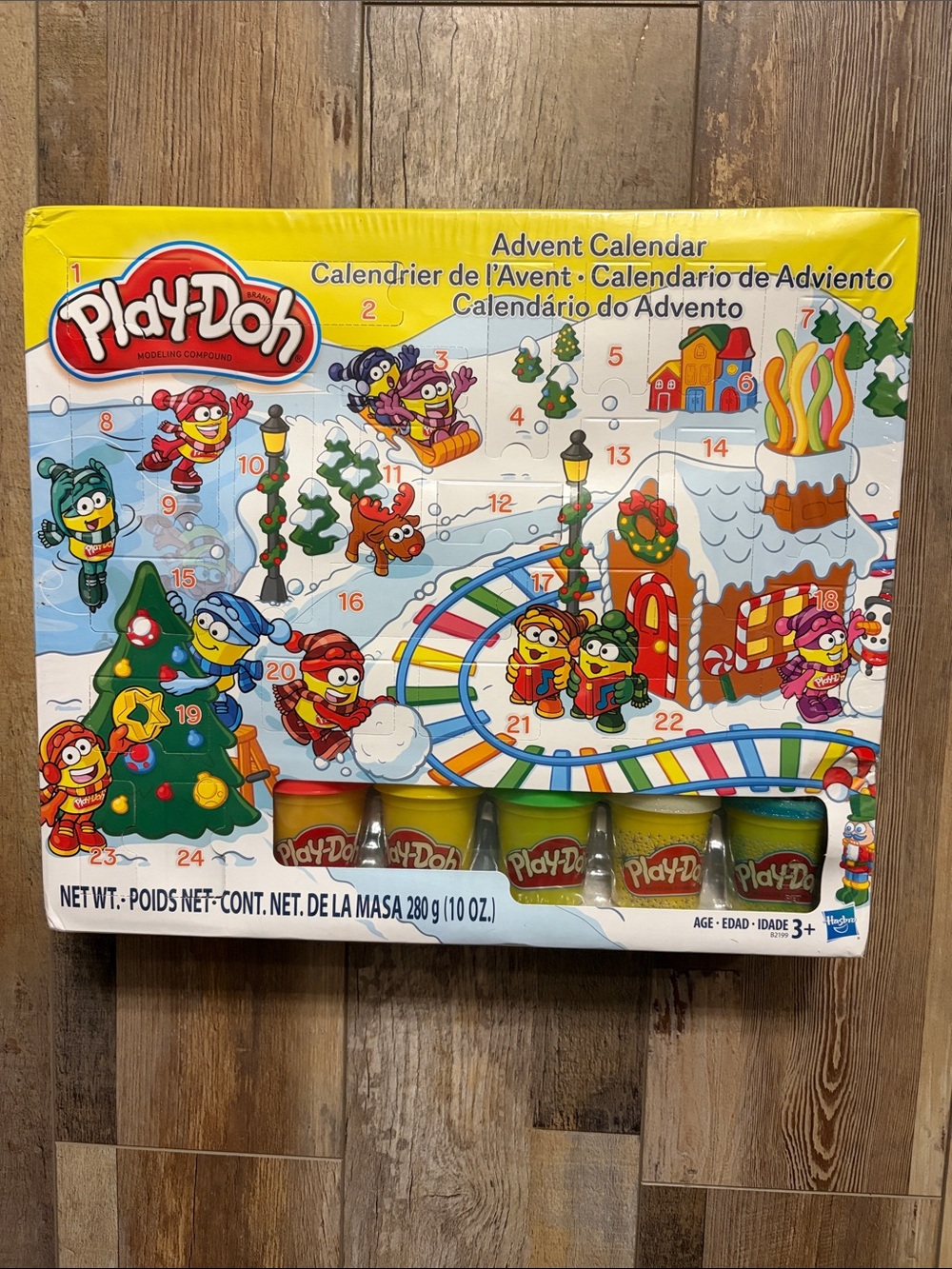 Play-Doh holiday/Christmas advent calendar with 24 gifts (5 cans of play-doh)